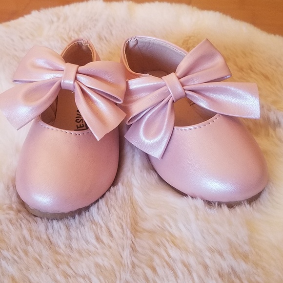 Lesvago Other - Toddler dress shoes